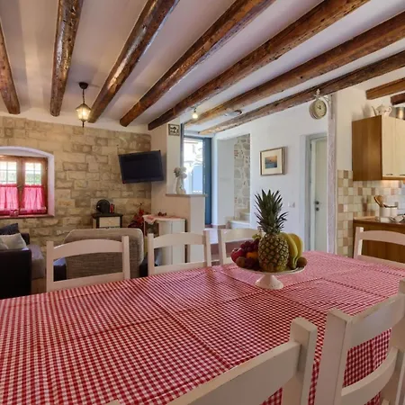 Mit Privatpool Fuer 8 Personen Ca 123 Qm In Dracevac, Istrien Istrische Riviera Holiday home *